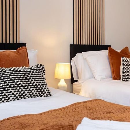 Railway House - Central Warrington - Sleeps 6 Екстер'єр фото