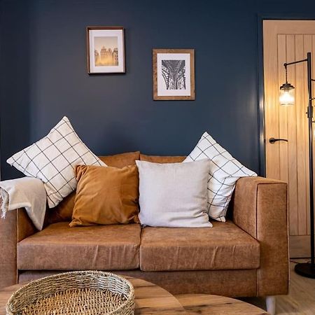 Railway House - Central Warrington - Sleeps 6 Екстер'єр фото