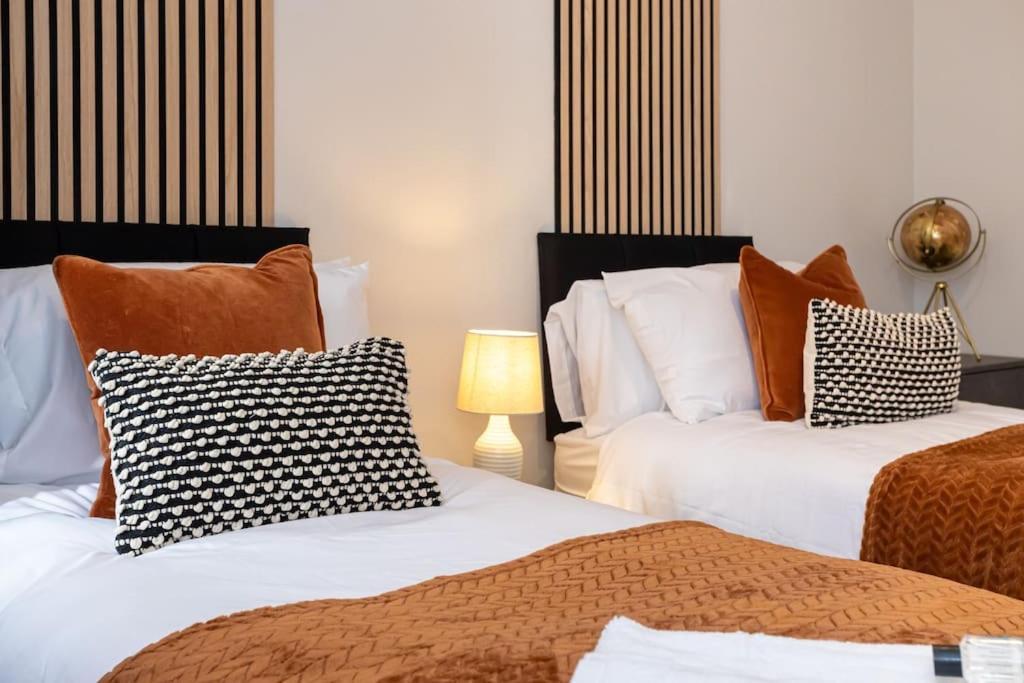 Railway House - Central Warrington - Sleeps 6 Екстер'єр фото