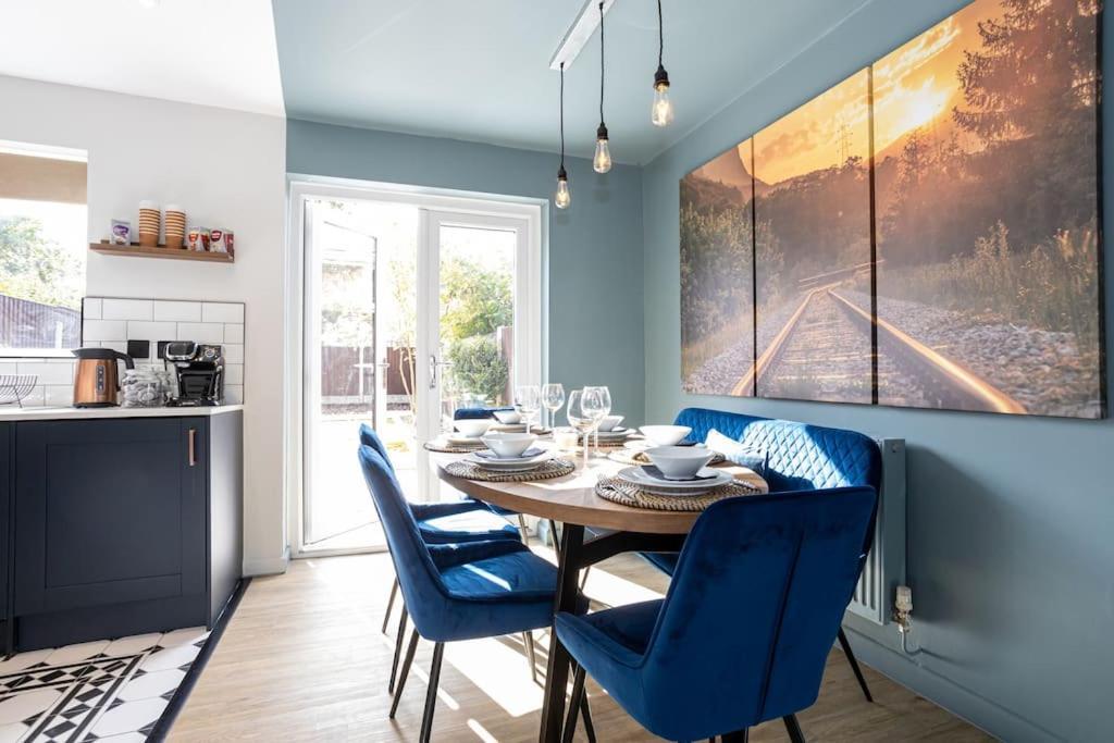 Railway House - Central Warrington - Sleeps 6 Екстер'єр фото