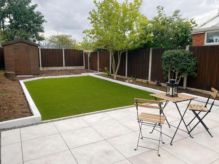 Railway House - Central Warrington - Sleeps 6 Екстер'єр фото