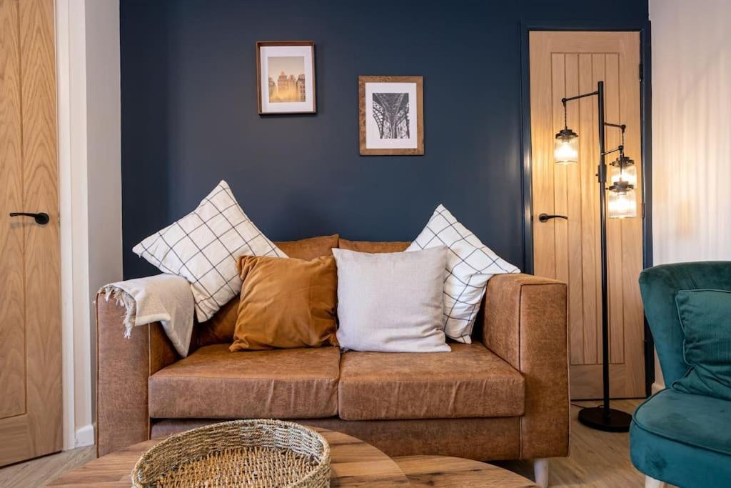Railway House - Central Warrington - Sleeps 6 Екстер'єр фото