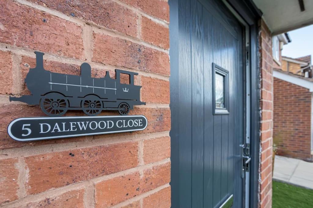 Railway House - Central Warrington - Sleeps 6 Екстер'єр фото