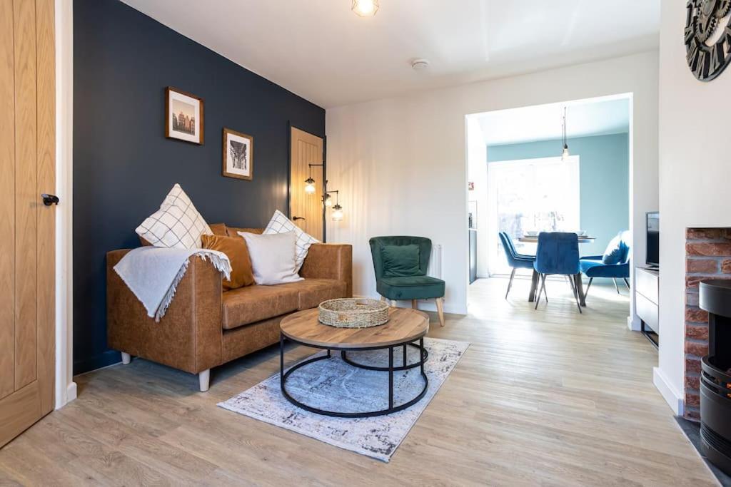 Railway House - Central Warrington - Sleeps 6 Екстер'єр фото