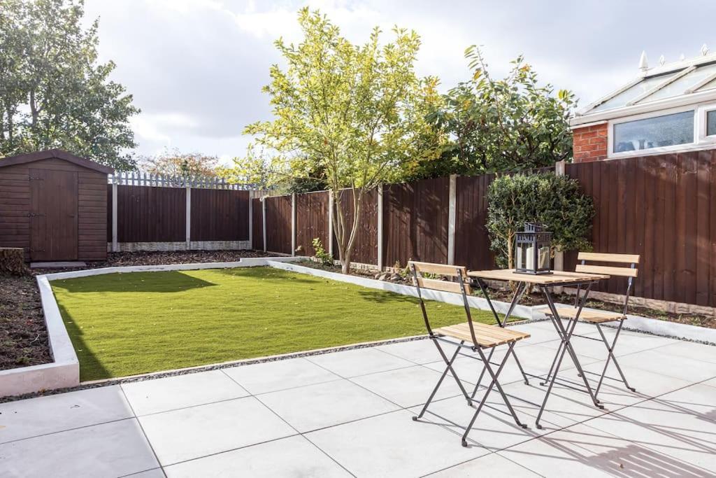 Railway House - Central Warrington - Sleeps 6 Екстер'єр фото