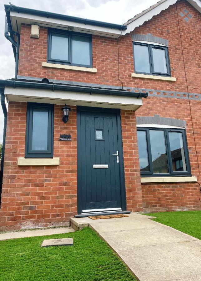 Railway House - Central Warrington - Sleeps 6 Екстер'єр фото